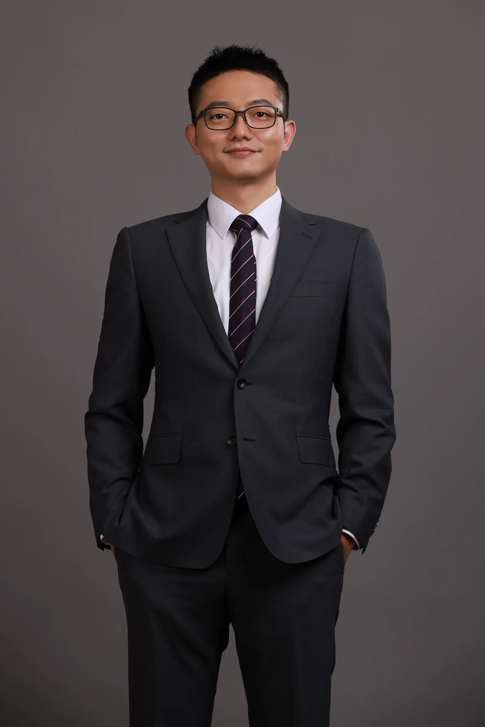 黃儉忠律師形象照